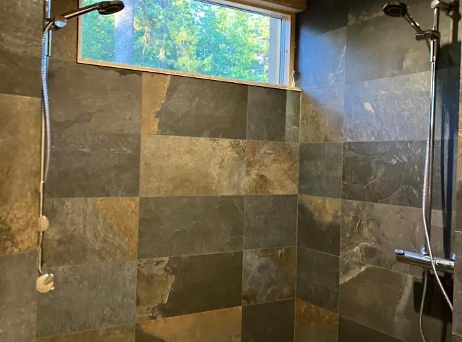 Havu Laajavuori - Luksushuvila Keskellae Suomalaista Metsaeae, * Jyvaskyla