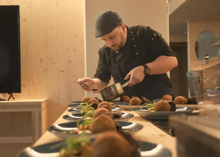 Havu Laajavuori - Luksushuvila Keskellae Suomalaista Metsaeae, * Jyvaskyla